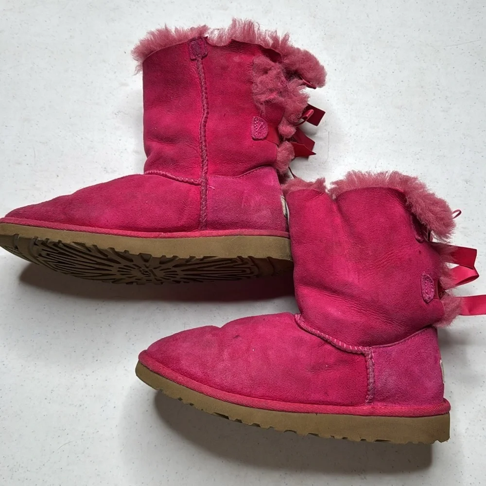 UGG Bailey Bow II Raspberry Pink Shearling Boots Kids Girl Size 4 USED CONDITION